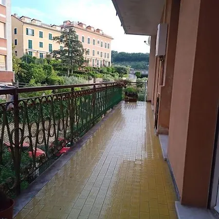 Accogliente Con Garage Sotto Casa